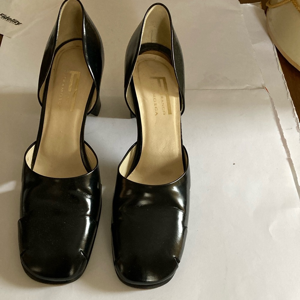 Feramosca hi polished round toe chunky heel pumps